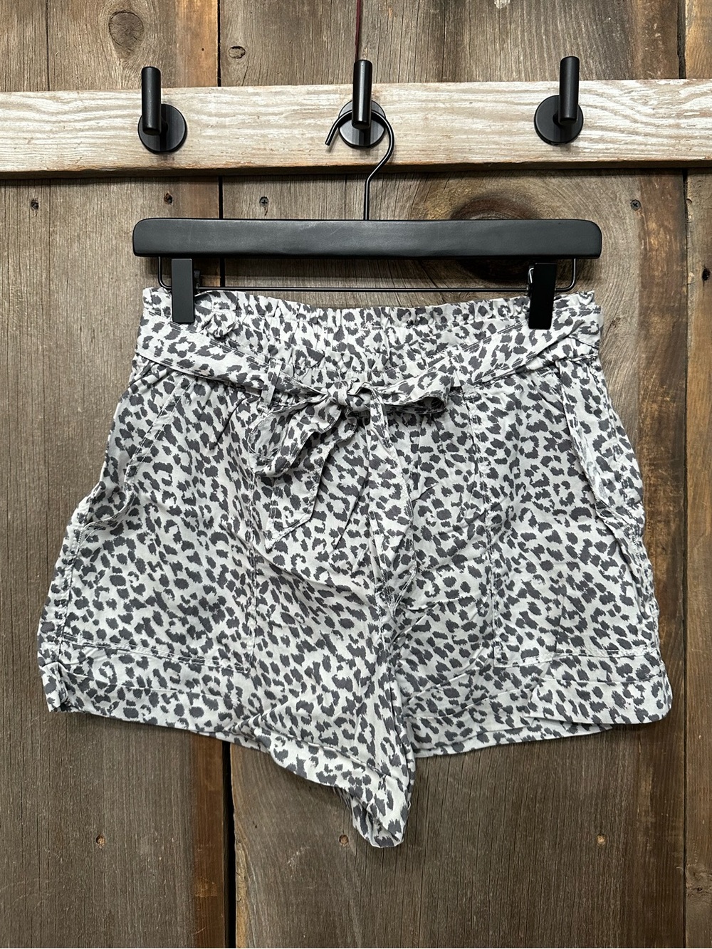 Aerie Glacier Gray Leopard
Camp Short Size Medium